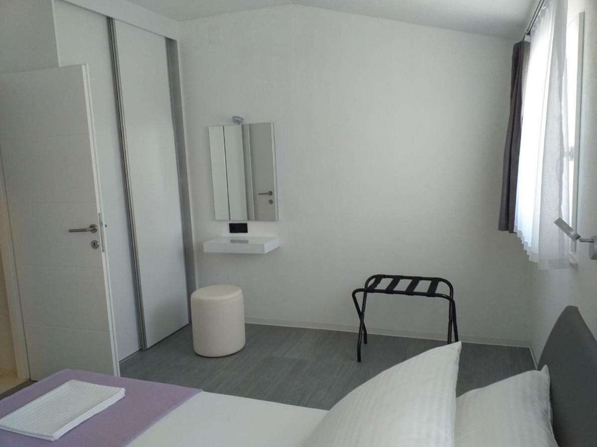 Mayana Apartment Cesarica Cameră foto